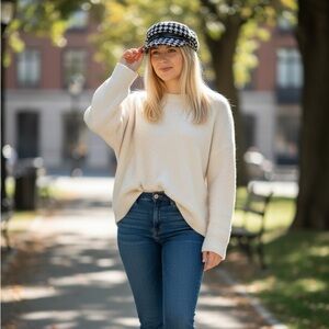 Stylish Black and White Houndstooth Women's Hat